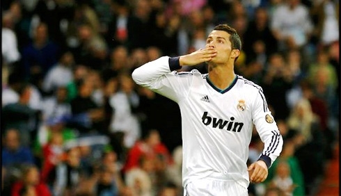 Chủ tịch PSG phủ nhận theo đuổi Cristiano Ronaldo